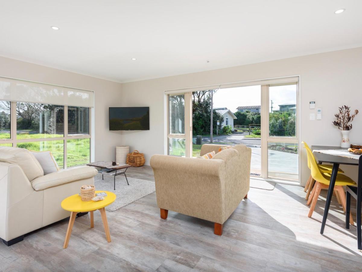 Modern Beach Break - Waihi Beach Holiday Home Екстер'єр фото