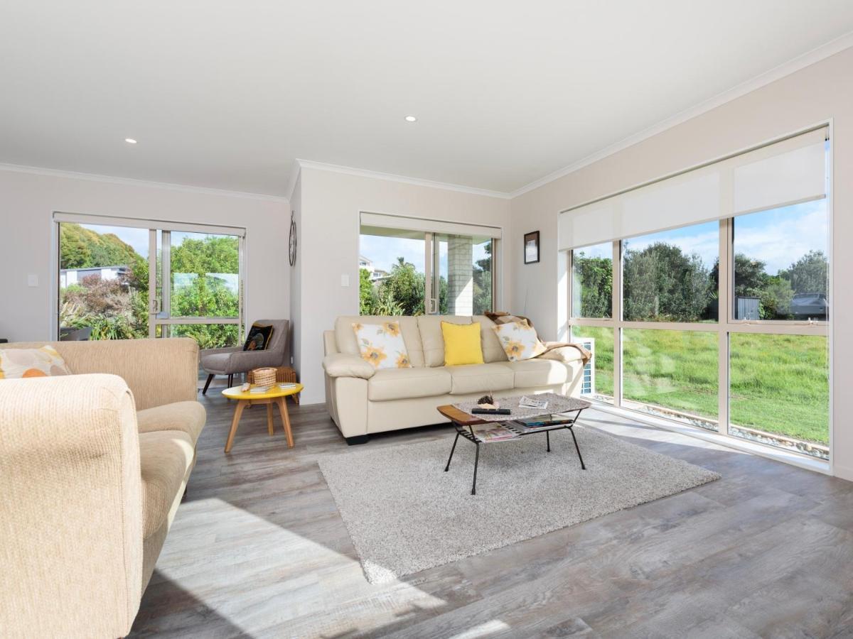 Modern Beach Break - Waihi Beach Holiday Home Екстер'єр фото