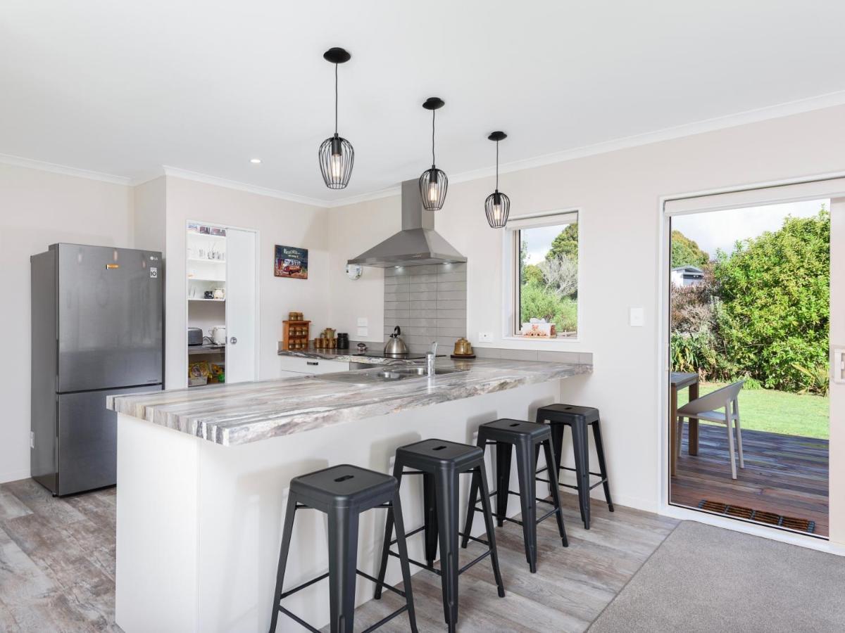 Modern Beach Break - Waihi Beach Holiday Home Екстер'єр фото