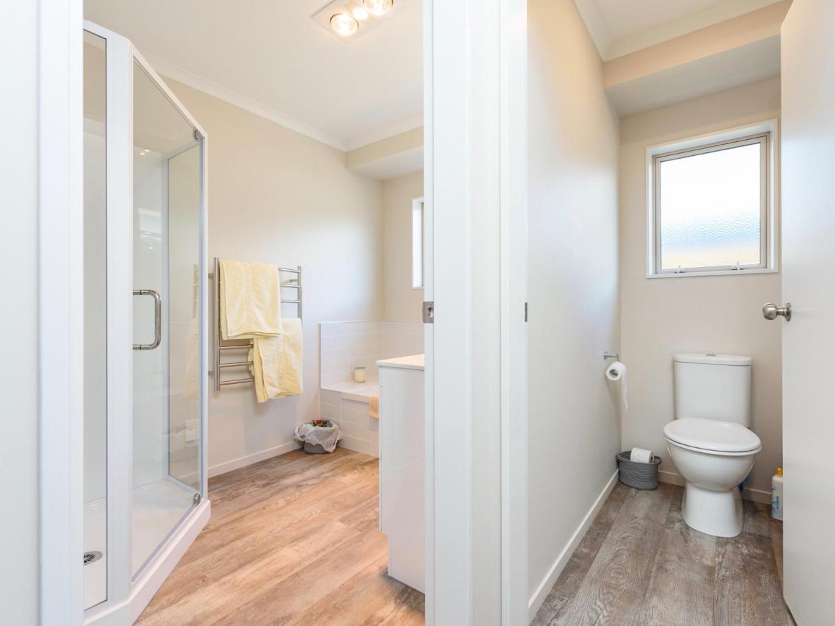 Modern Beach Break - Waihi Beach Holiday Home Екстер'єр фото