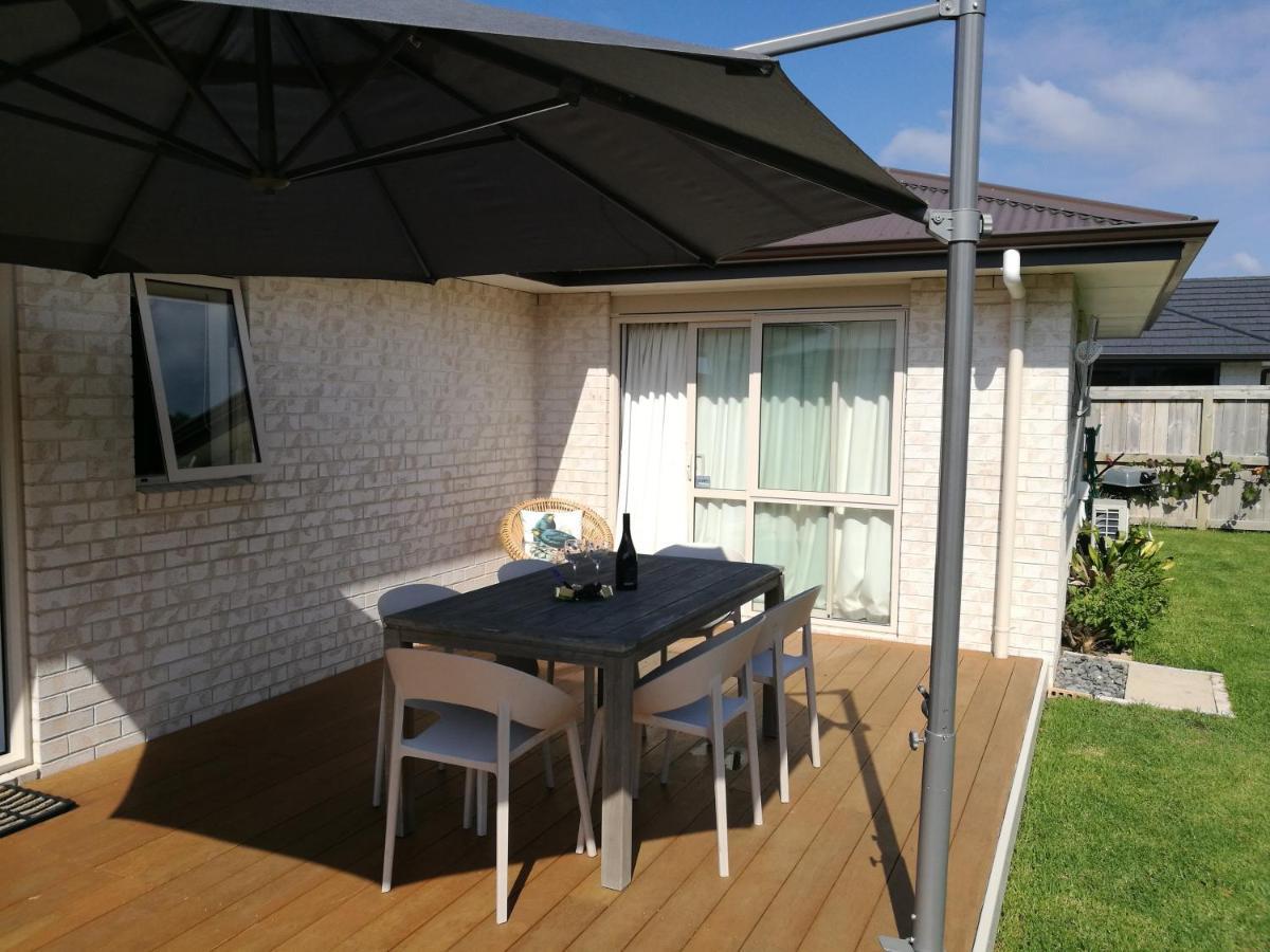 Modern Beach Break - Waihi Beach Holiday Home Екстер'єр фото